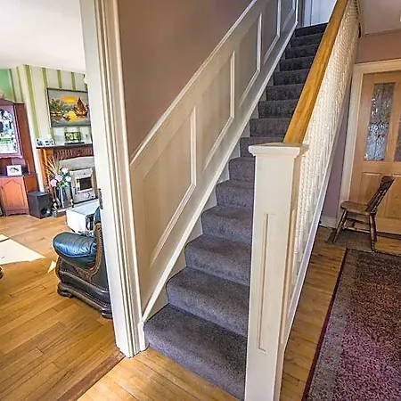 Bed & Breakfast Castle View House